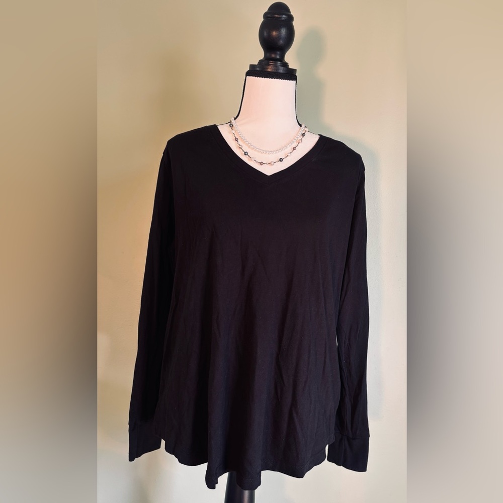 Terra & Sky Classic Black V-Neck Long Sleeve Tee